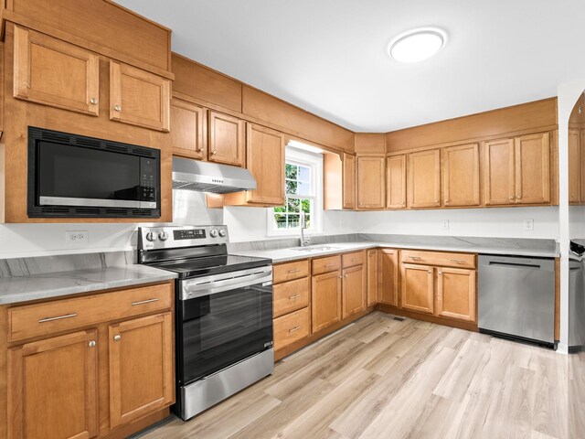 206 Elk Acre Dr, Estill Springs, TN 37330 - kitchen with appliances with stainless steel finishes, under cabinet range hood, light wood-style floors, and light countertops