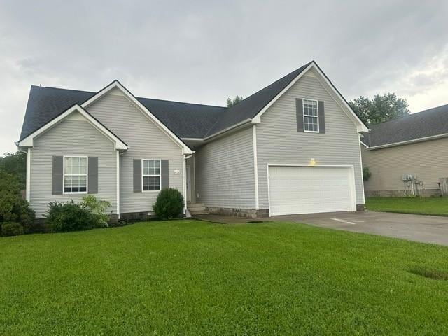 4073 Challis Dr, Clarksville, TN 37040 - traditional home featuring a garage, driveway, and a front lawn