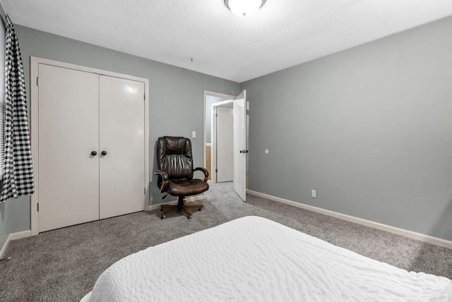 305 Barry Dr, Clarksville, TN 37040 - bedroom featuring carpet flooring and a closet