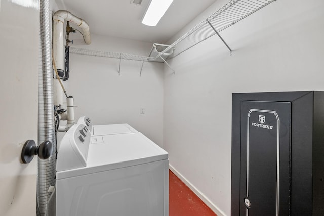 305 Barry Dr, Clarksville, TN 37040 - laundry room featuring washer and dryer and baseboards
