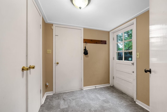 305 Barry Dr, Clarksville, TN 37040 - foyer with baseboards