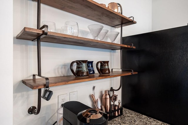 5925 Westheimer Dr, Brentwood, TN 37027 - detailed view of open shelves