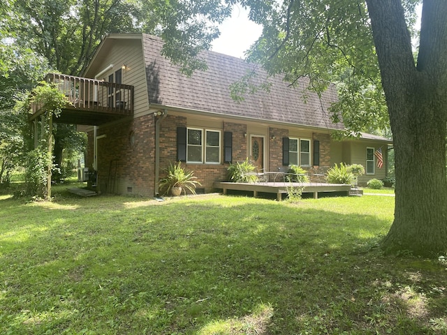 3240 Valley View Ct, Goodlettsville, TN 37072 - view of front of home featuring a gambrel roof, a deck, brick siding, a front yard, and a shingled roof