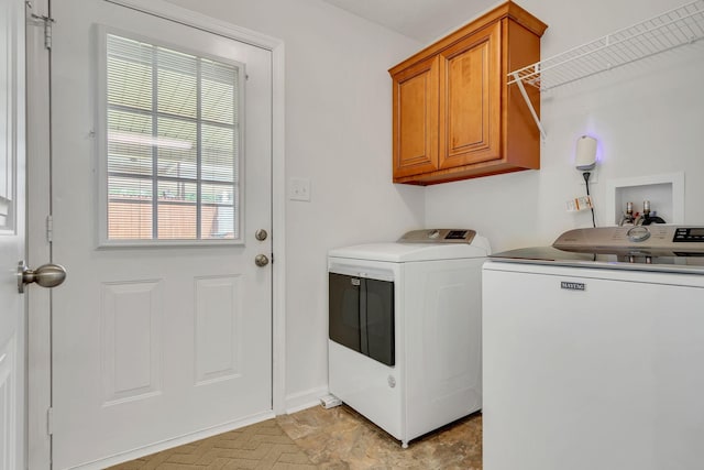 1107 Moreno Ln, Lewisburg, TN 37091 - laundry area featuring washing machine and clothes dryer and cabinet space