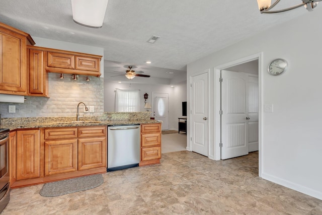 1107 Moreno Ln, Lewisburg, TN 37091 - kitchen featuring stainless steel appliances, a textured ceiling, ceiling fan, backsplash, and a peninsula