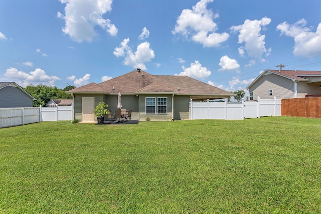 1107 Moreno Ln, Lewisburg, TN 37091 - back of property with a fenced backyard and a patio area