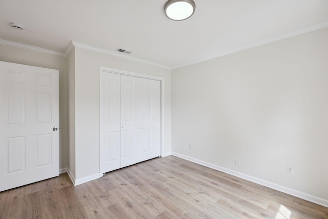 370 Calumet Trce, Murfreesboro, TN 37127 - unfurnished bedroom with light wood finished floors, crown molding, and a closet