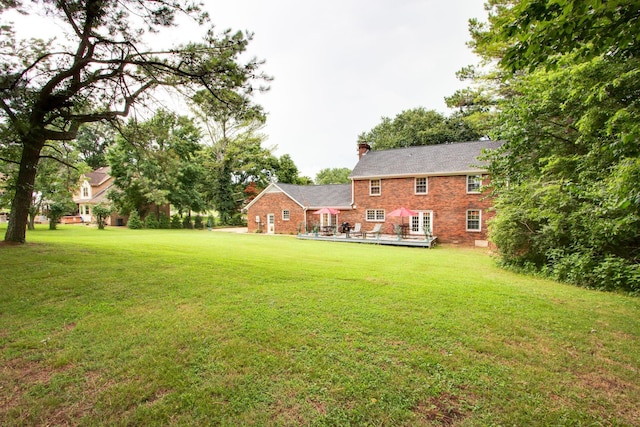 201 Stoneybrook Rd, Columbia, TN 38401 - view of green lawn featuring a deck