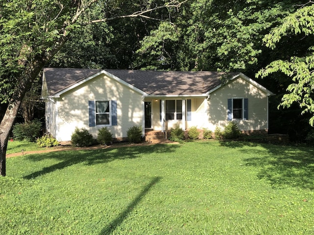 7125 Sutton Pl, Fairview, TN 37062 - ranch-style house featuring a front lawn, a porch, and roof with shingles