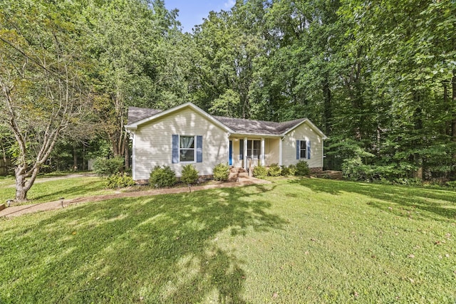 7125 Sutton Pl, Fairview, TN 37062 - ranch-style house with covered porch and a front lawn