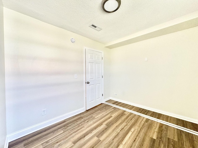 810 Roanoke Ave, Chattanooga, TN 37404 - unfurnished room with light wood-style floors and a textured ceiling