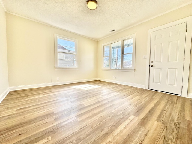 810 Roanoke Ave, Chattanooga, TN 37404 - entrance foyer featuring ornamental molding, light wood-type flooring, and a textured ceiling