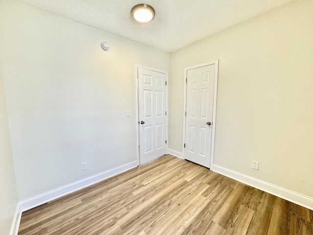810 Roanoke Ave, Chattanooga, TN 37404 - spare room featuring light wood-style floors and a smoke detector