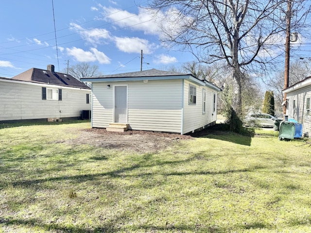 810 Roanoke Ave, Chattanooga, TN 37404 - rear view of property with entry steps and a yard