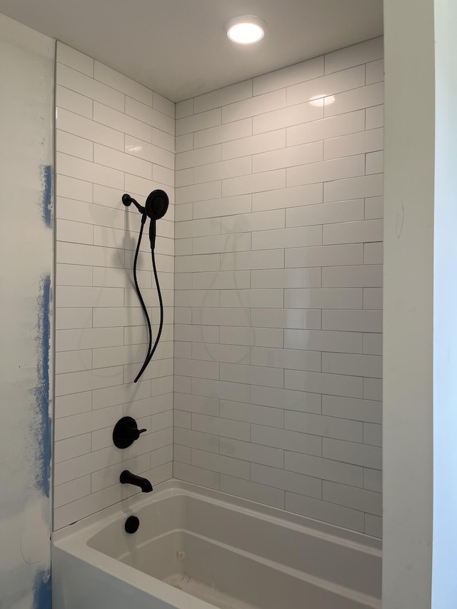 133 Scarsdale Dr S, Hendersonville, TN 37075 - bathroom featuring bathtub / shower combination