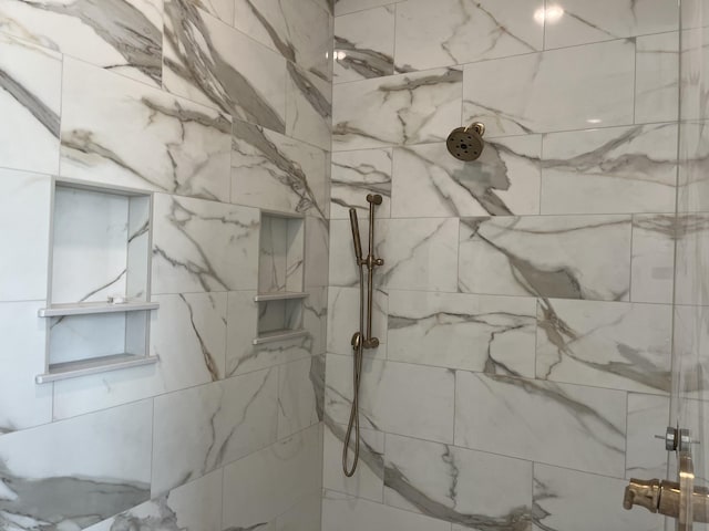 133 Scarsdale Dr S, Hendersonville, TN 37075 - full bath featuring tiled shower