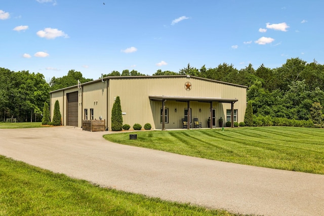 4934 Reynolds Rd, Columbia, TN 38401 - view of front facade featuring a front yard and a garage