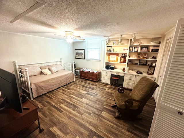 412 Winwood Dr, Lebanon, TN 37087 - bedroom featuring dark wood-style flooring, a textured ceiling, ceiling fan, crown molding, and a closet