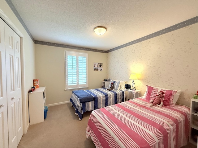 412 Winwood Dr, Lebanon, TN 37087 - carpeted bedroom featuring ornamental molding, a textured ceiling, a closet, and wallpapered walls