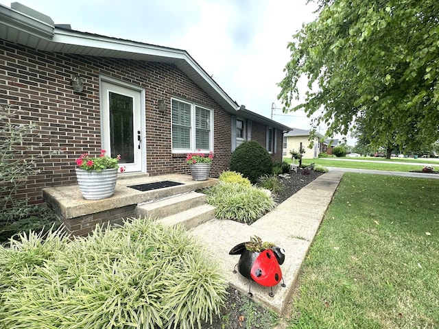 412 Winwood Dr, Lebanon, TN 37087 - view of property exterior featuring brick siding and a lawn