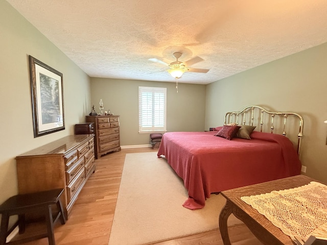412 Winwood Dr, Lebanon, TN 37087 - bedroom featuring light wood-style floors, a textured ceiling, and ceiling fan