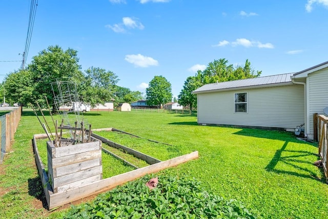 705 Pineridge Dr, Hopkinsville, KY 42240 - view of yard featuring a vegetable garden