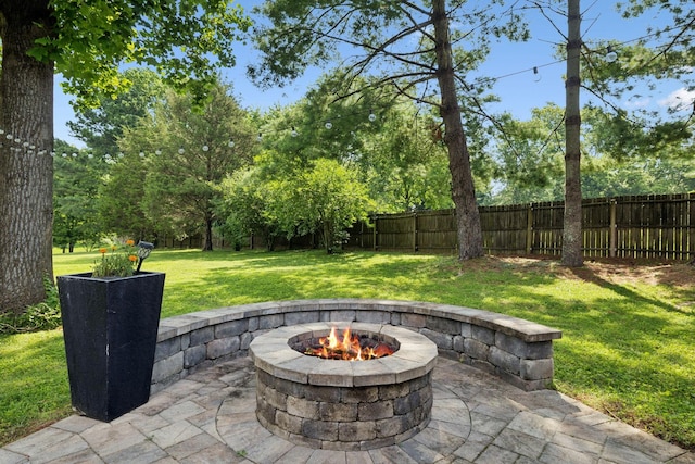 9505 Inavale Ln, Brentwood, TN 37027 - fenced backyard with an outdoor fire pit and a patio