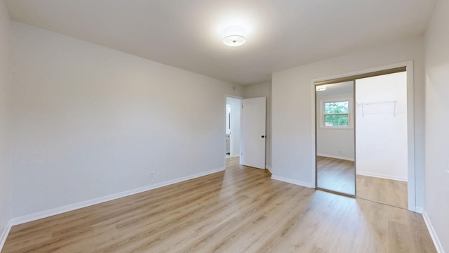2104 W Richmond Hill Dr, Nashville, TN 37207 - unfurnished bedroom featuring light wood-style flooring and a closet