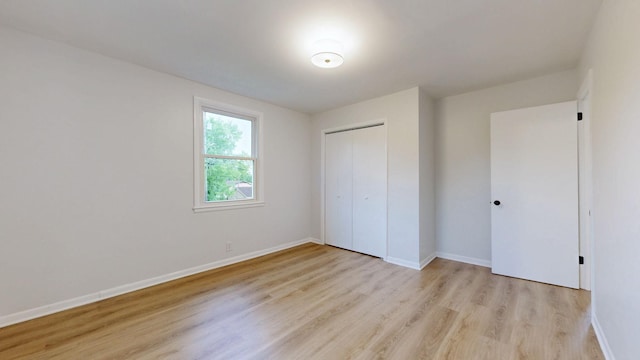 2104 W Richmond Hill Dr, Nashville, TN 37207 - unfurnished bedroom with light wood-style flooring and a closet
