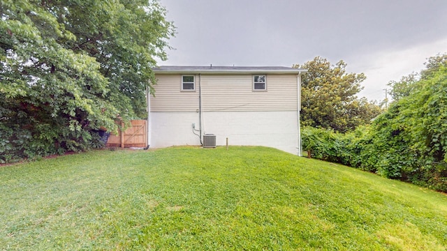2104 W Richmond Hill Dr, Nashville, TN 37207 - view of property exterior with a lawn