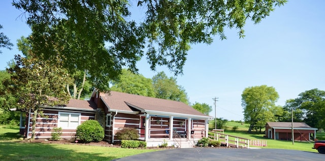 1355 Westfield Rd, Dickson, TN 37055 - view of front of property featuring a front yard and driveway