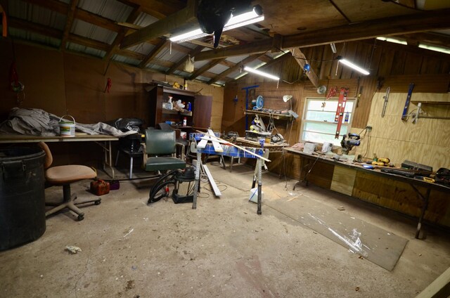 1355 Westfield Rd, Dickson, TN 37055 - garage with a workshop area