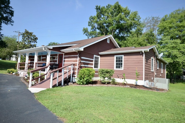 1355 Westfield Rd, Dickson, TN 37055 - ranch-style house with a front yard and covered porch