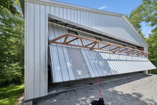 432 Slow Roll Dr, Chapmansboro, TN 37035 - view of garage