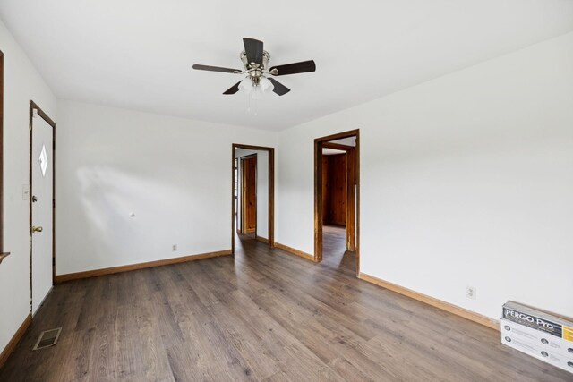 1421 Lakeview Rd, Clarksville, TN 37040 - unfurnished room with wood finished floors and a ceiling fan
