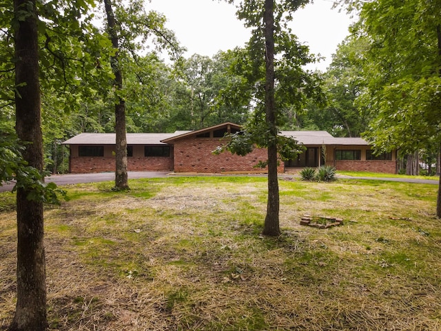 745 Contraband Ln, Cookeville, TN 38501 - mid-century home with brick siding, a front yard, and driveway