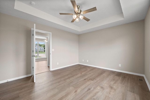 3798 Bret Dr, Clarksville, TN 37040 - unfurnished room with a raised ceiling, ceiling fan, wood finished floors, and a smoke detector