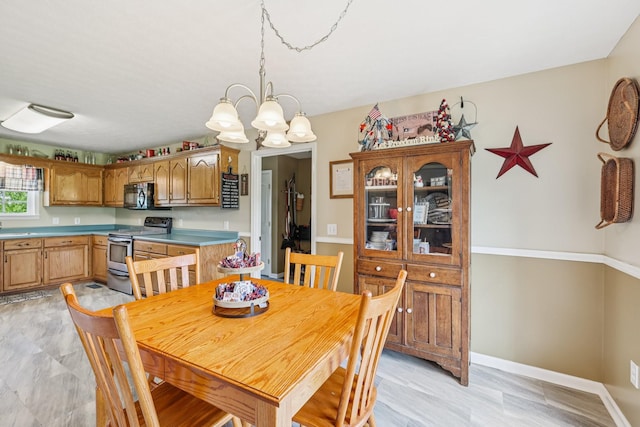 4505 Polaris Dr, Chapel Hill, TN 37034 - dining area featuring a chandelier and baseboards