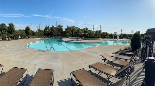830 Long Leaf Rd, Lebanon, TN 37087 - community pool featuring a patio