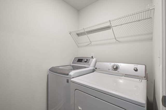 830 Long Leaf Rd, Lebanon, TN 37087 - laundry room with separate washer and dryer