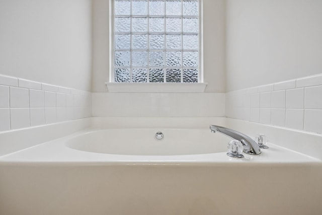 3455 Esquire Dr, Murfreesboro, TN 37130 - bathroom with a bath