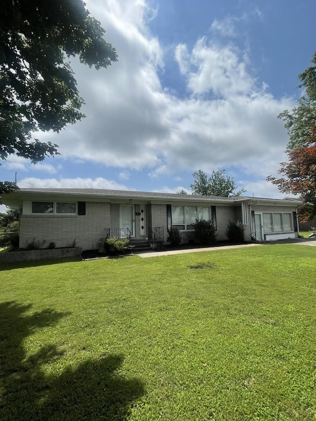 1212 Poplar Dr, Lawrenceburg, TN 38464 - single story home featuring brick siding and a front lawn