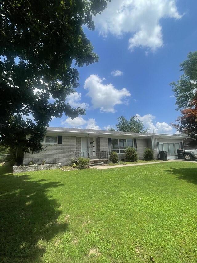 1212 Poplar Dr, Lawrenceburg, TN 38464 - view of front facade featuring a front yard and brick siding