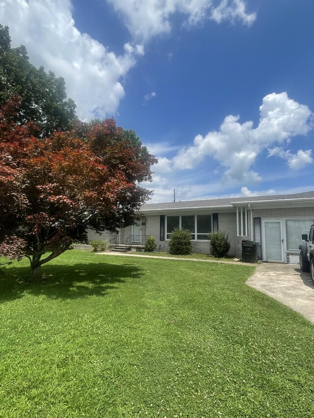 1212 Poplar Dr, Lawrenceburg, TN 38464 - ranch-style house with a front lawn and an attached garage