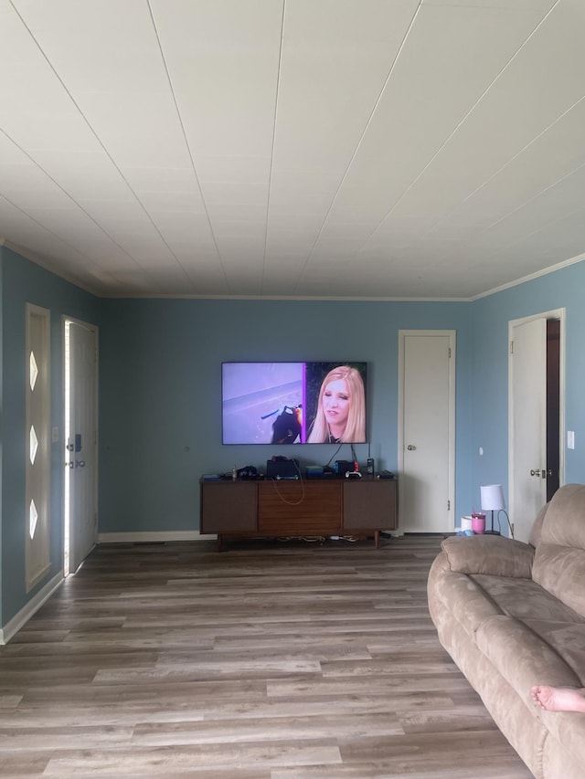 1212 Poplar Dr, Lawrenceburg, TN 38464 - living area featuring wood finished floors and baseboards