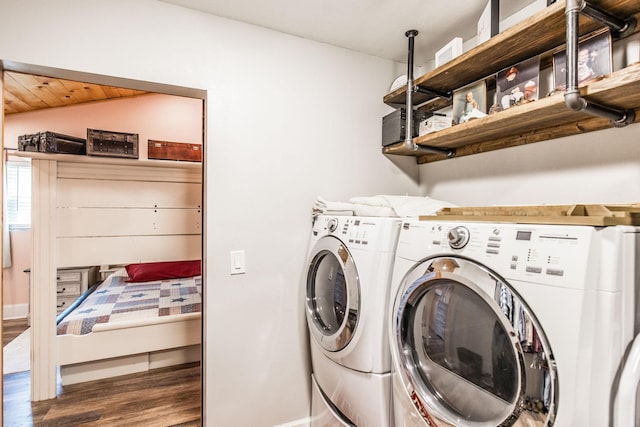 305 Bryant St, Watertown, TN 37184 - laundry room featuring washing machine and clothes dryer and wood finished floors