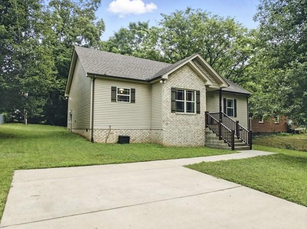 414 Grace St, Springfield, TN 37172 - view of front of property with a front yard, crawl space, and a shingled roof
