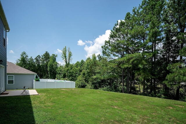 124 Nunally Dr, Baxter, TN 38544 - view of yard featuring a patio