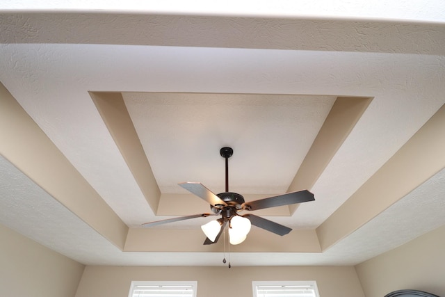 120 Mai Ridge Ln, Lafayette, TN 37083 - detailed view of ceiling fan