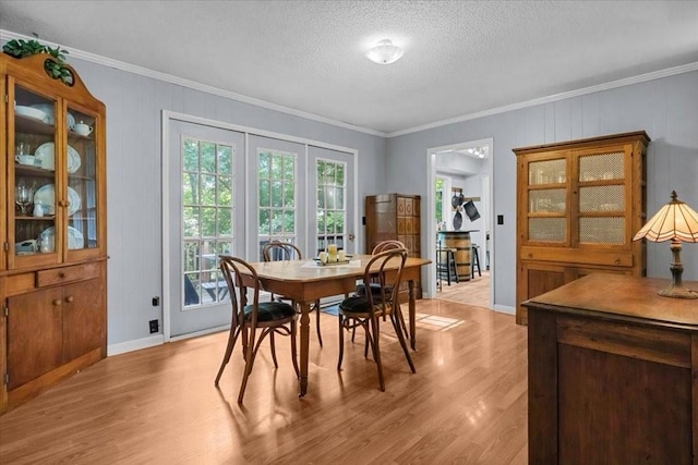 101 Cedar Hill Dr, Waverly, TN 37185 - dining room with light wood finished floors, ornamental molding, and a textured ceiling